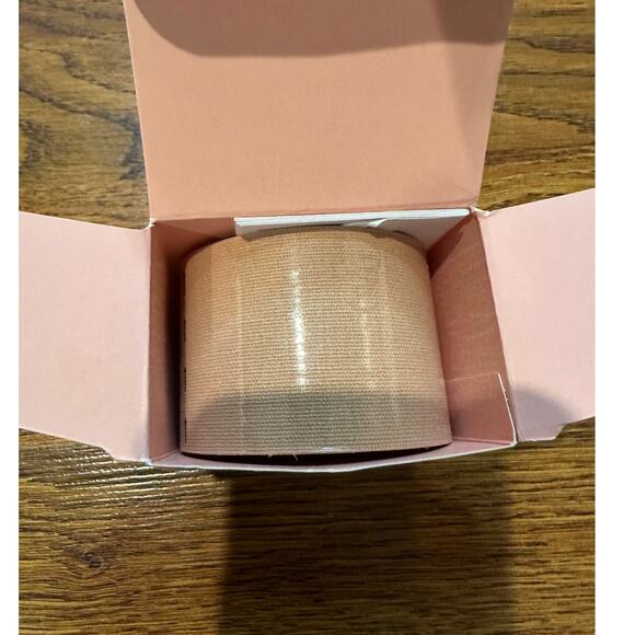 Booby Tape The Original Breast Tape New in Box Braless Support Lift Tape - Picture 2 of 3